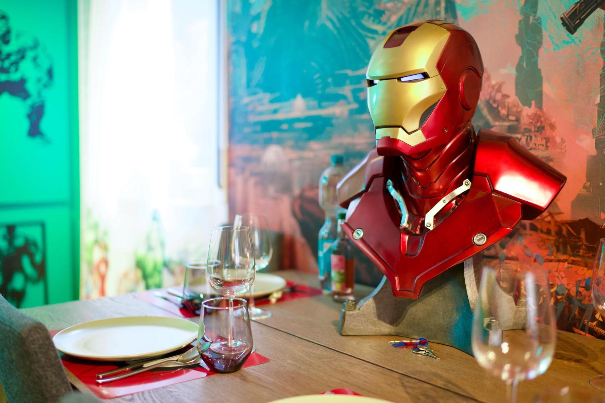 Edler Wohnraum Disney Marvel Studio Mit Balkon, Boxspringbett, Kaffeevollautomat, Lift & Parkplatz Chemnitz Luaran gambar