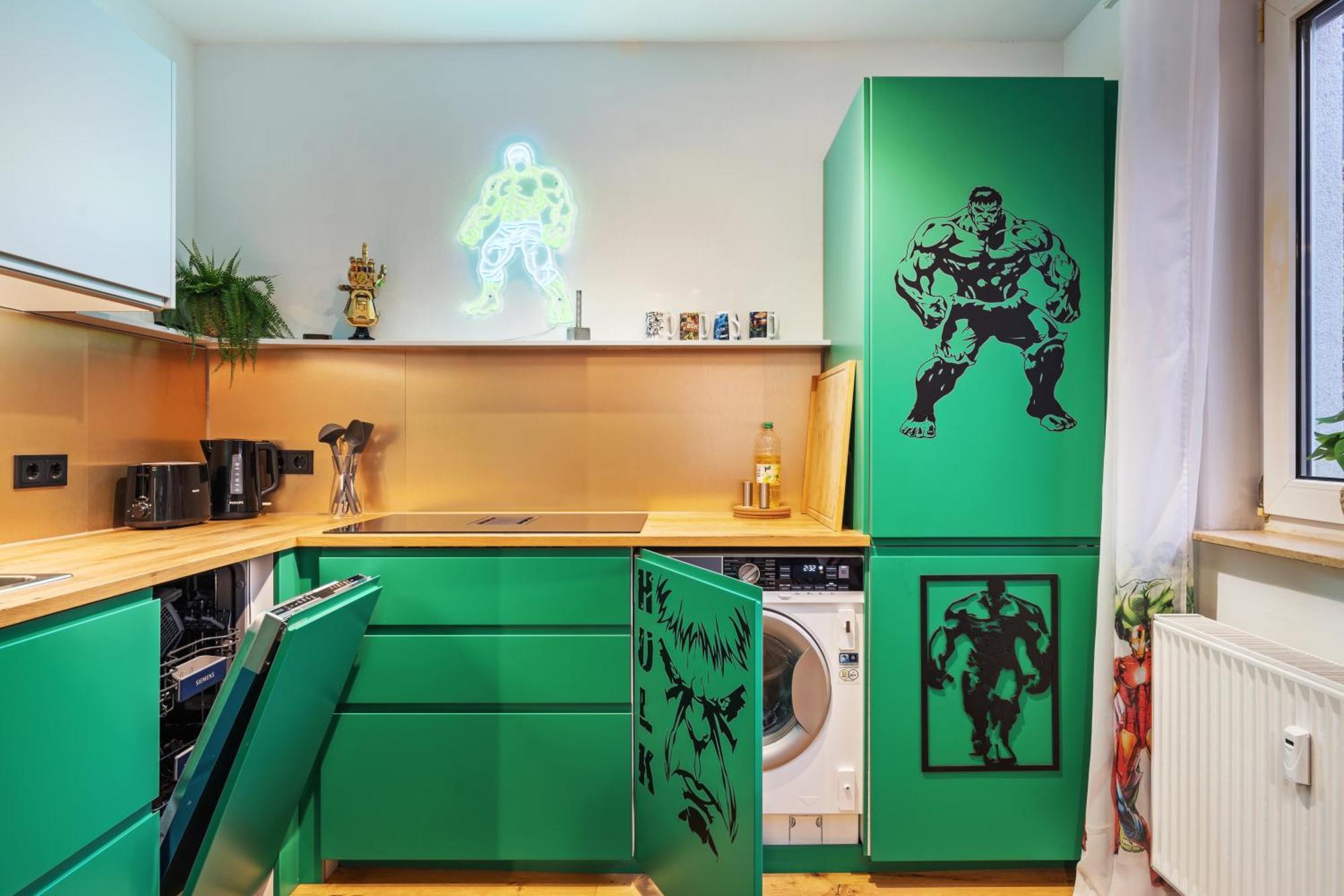 Edler Wohnraum Disney Marvel Studio Mit Balkon, Boxspringbett, Kaffeevollautomat, Lift & Parkplatz Chemnitz Luaran gambar