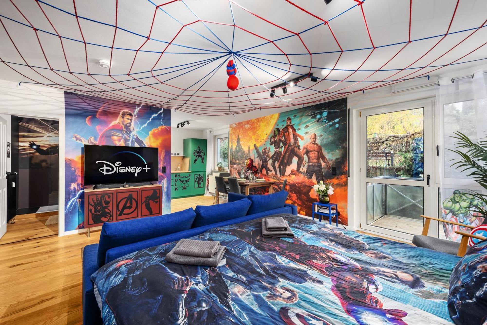 Edler Wohnraum Disney Marvel Studio Mit Balkon, Boxspringbett, Kaffeevollautomat, Lift & Parkplatz Chemnitz Luaran gambar